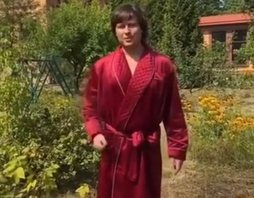 Прохор Шаляпин в барском халате показал свои роскошные  владения на 40 сотках