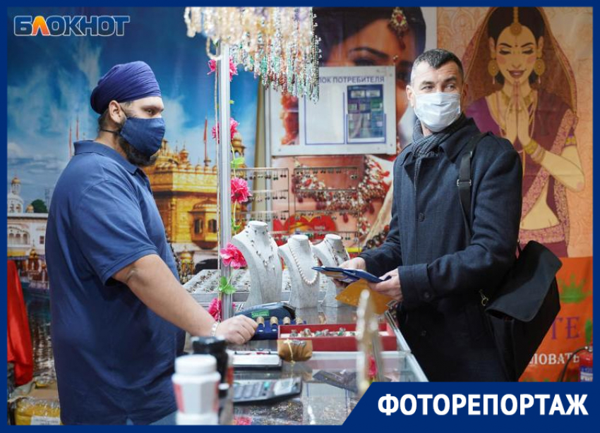 В Волгограде штрафуют продавцов за отказ проверять паспорт с QR-кодом: фоторепортаж