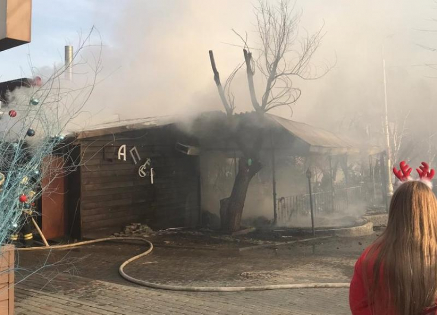 Пожар в грузинском кафе «Саперави» попал на видео в Волгограде 