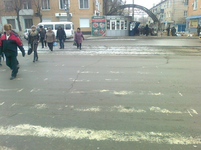 В Волгограде два законопослушных пешехода попали под колеса на «зебре»