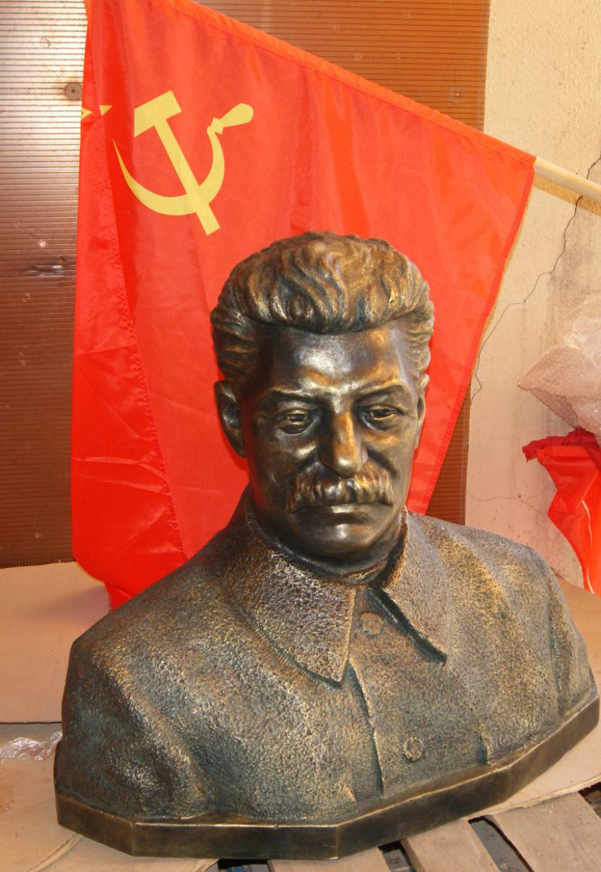В Волгограде сегодня откроют уже установленный памятник Сталину в центре города