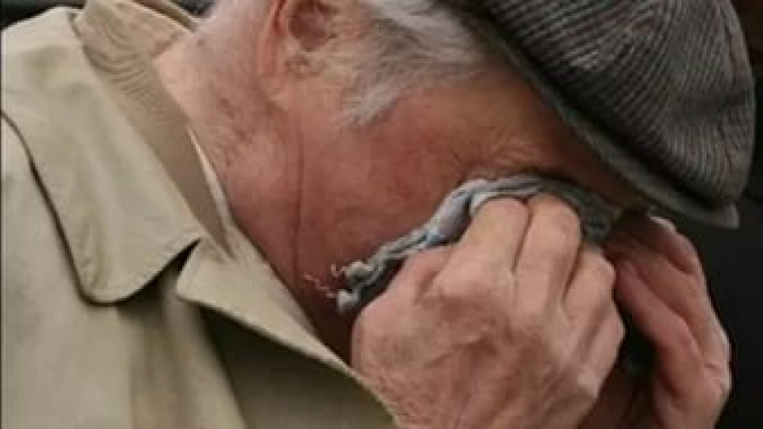 Две молодые девушки обокрали в Волгограде 84-летнего пенсионера
