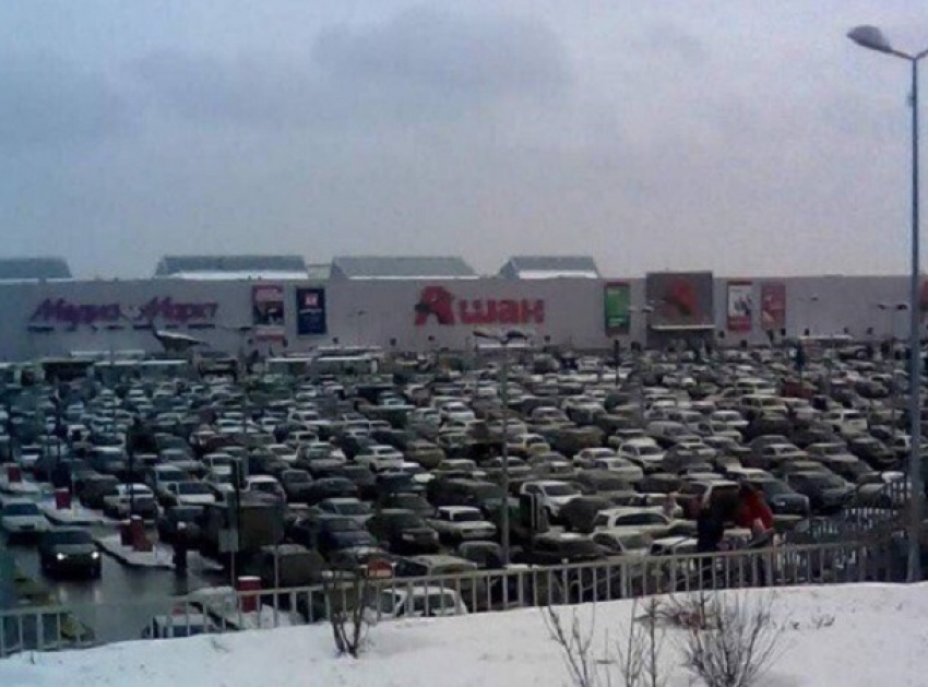 Атака на торговые центры и гипермаркеты Волгограда: горожане закупаются к Новому году