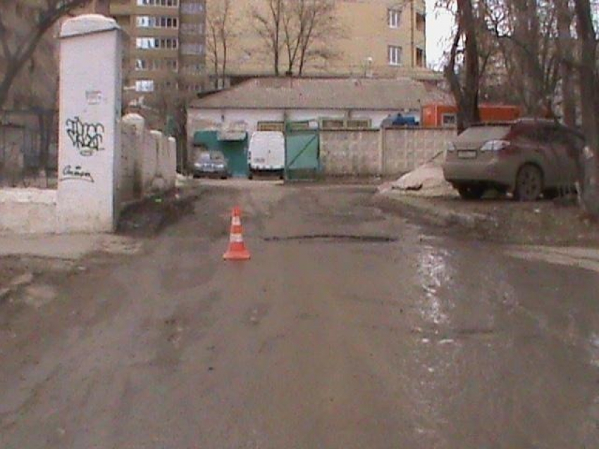 В Волгограде водитель «Мазды» сбежал, сбив женщину