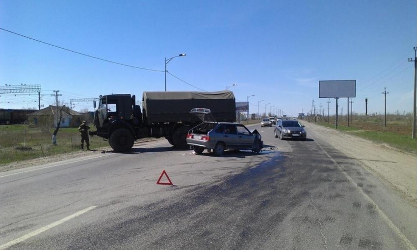 В Волгограде грузовик Минобороны протаранил «ВАЗ-2114»: 2 в больнице