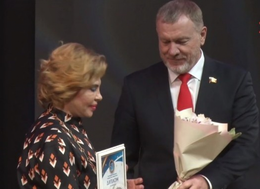 Депутат в драгоценностях на миллионы засветилась на церемонии «Женщина года» в Волгограде