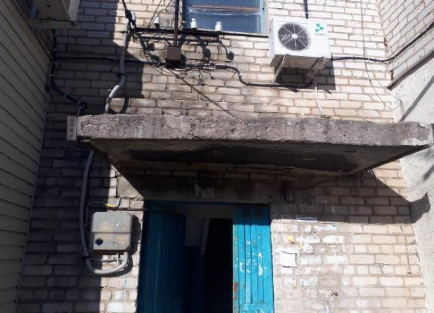Жителям Краснослободска, которые добиваются ремонта козырька, объяснили, что он не аварийный
