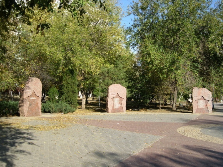 Розарий и светильники появятся в парке Памяти Волгограда