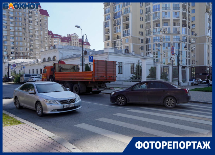 «Не видел такого за 30 лет вождения»: в хаос погрузило центр Волгограда первое утро новой схемы движения