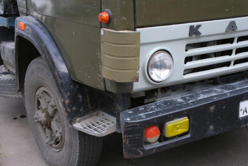 На трассе Самара-Волгоград Камаз сбил 31-летнего пешехода