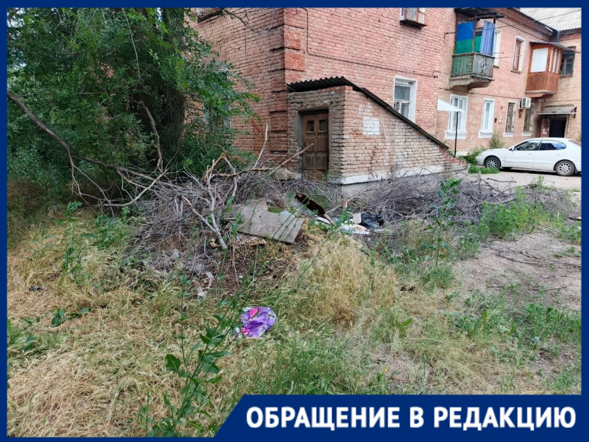 Дом на грани катастрофы подал сигнал бедствия на юге Волгограда