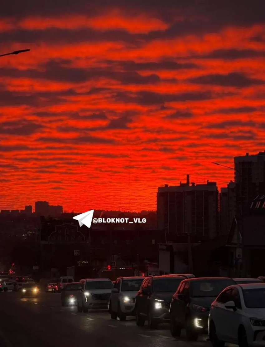 50 оттенков красного: волгоградцы любовались закатом фантастической красоты