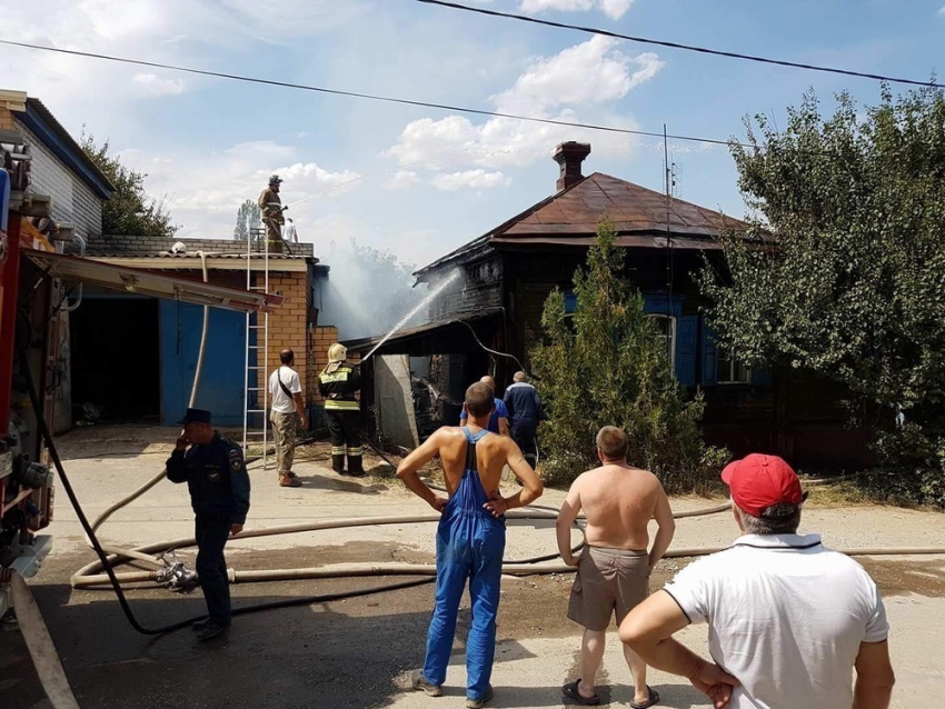 Видео тушения жилого дома в Красноармейском районе попало в Интернет 