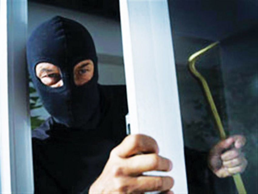 В Волгограде преступники из офиса экспресс-кредитования похитили 105 тысяч