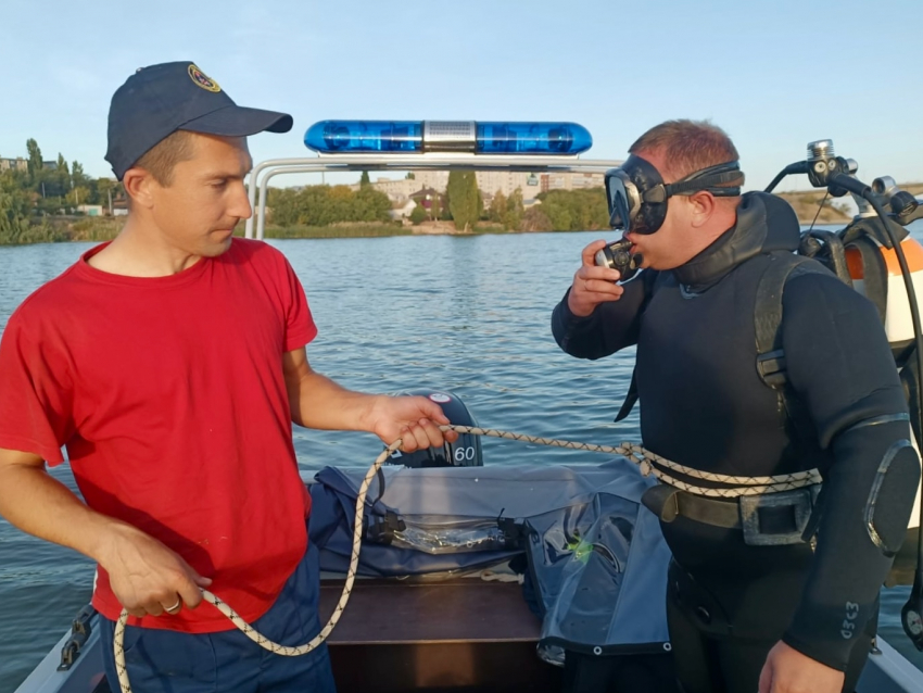 Утонувшую женщину ищут водолазы под Волгоградом 