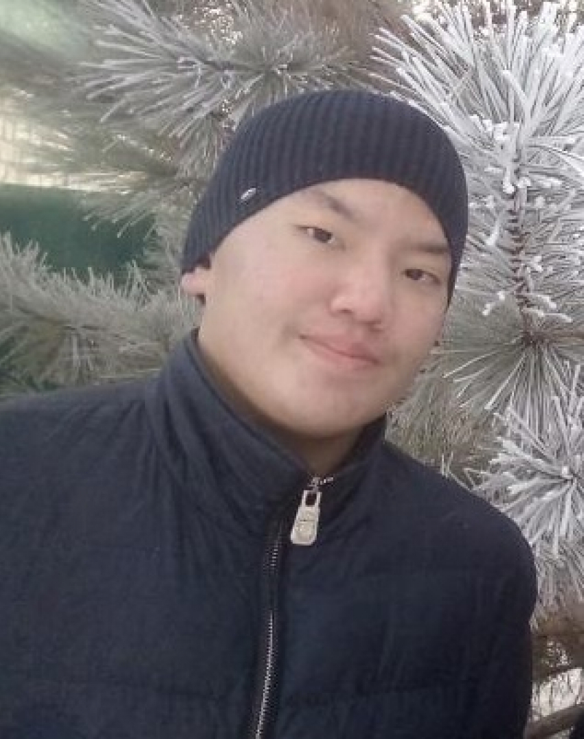 Почти 2 недели не могут найти 19-летнего кареглазого юношу в Волгограде 
