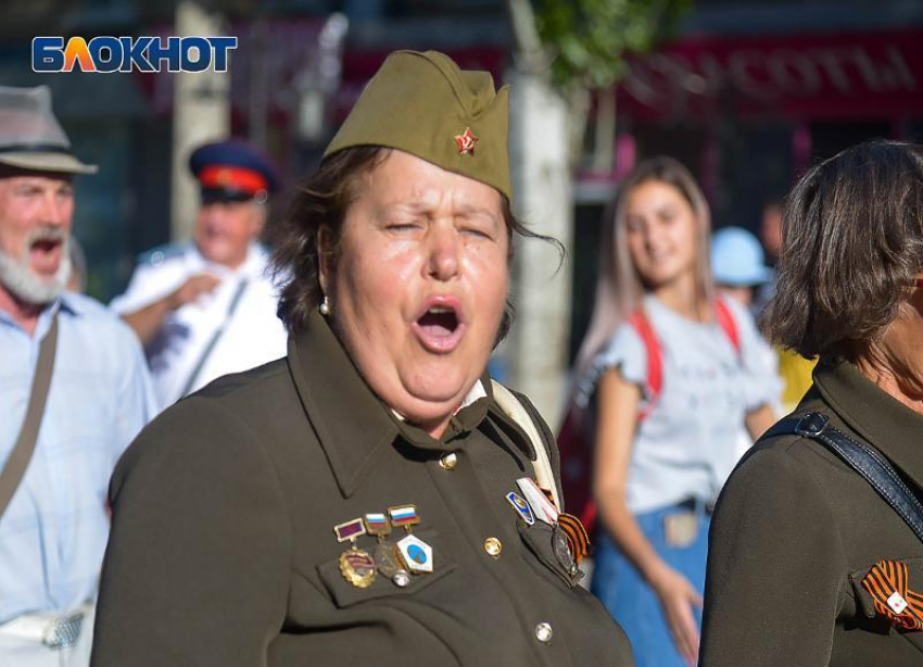 День города, парад студентов и новый театральный сезон: фотообзор главных событий месяца в Волгограде