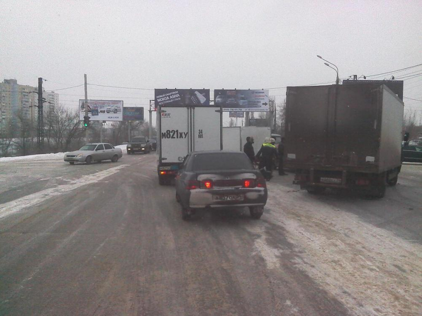 В Волгограде водитель компании «Автодом» протаранил «Газель»