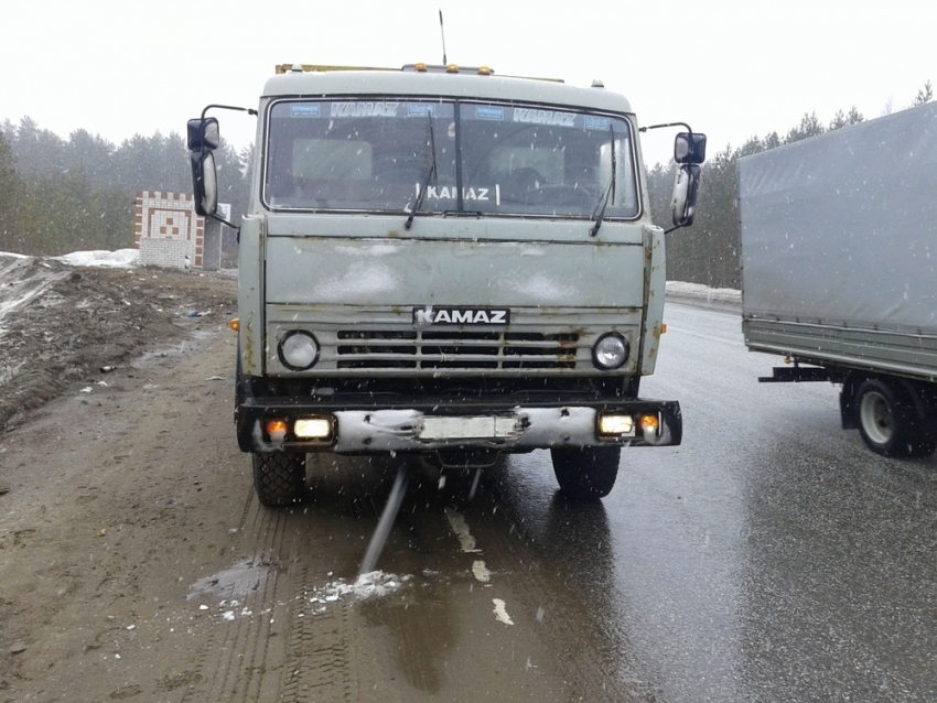 ДТП под Волгоградом КамАЗа и «четверки": 1 в больнице