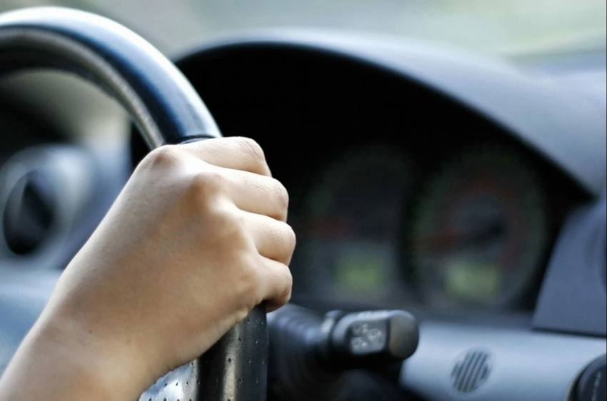 На юге Волгограда школьник без прав сбил на ВАЗе 18-летнего парня и скрылся