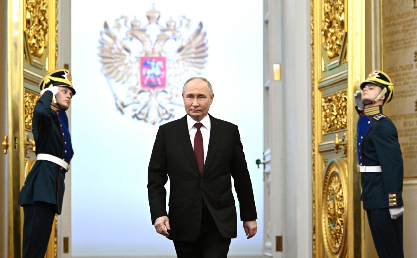 Путин перед президентской присягой поцеловал известную волгоградку 