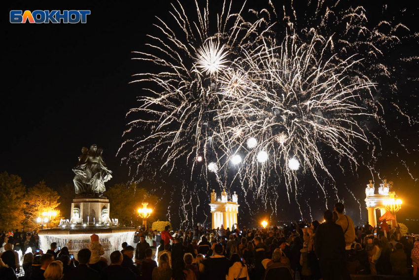 12 июня в Волгограде прогремит яркий фейерверк в виде смайликов, флага и шляпы