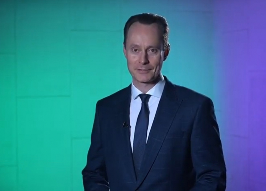 Ректор Волгоградского медуниверситета Владимир Шкарин поздравляет с Новым годом