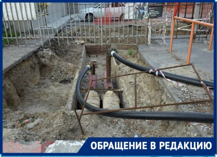 «Идем по ржавой сетке»: волгоградцы пожаловались на брошенную концессиями опасную яму 