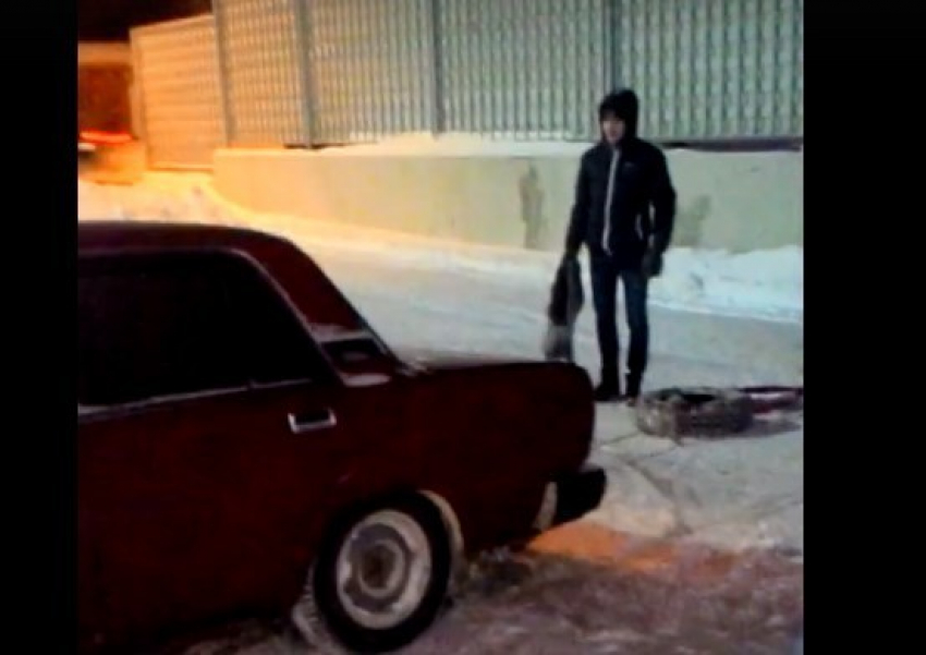 Подростки устроили опасные зимние «покатушки» на юге Волгограда