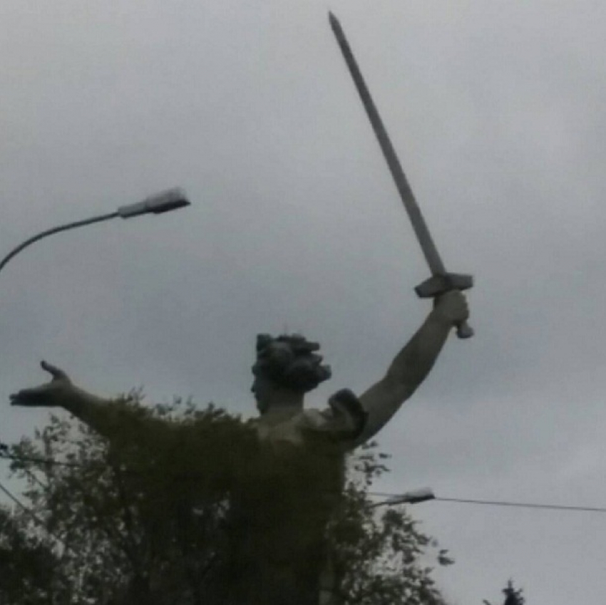 Волгоградцы возмущены москвичкой, назвавшей скульптуру «Родина мать – зовет!» яжматерью