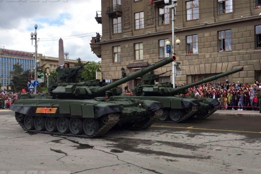 Парад 9 мая в Волгограде: «Тигр», «Торнадо», «Виллис» пройдут по площади Павших борцов