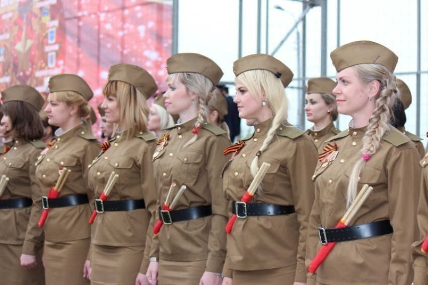 На улицы Волгограда выйдут 60 регулировщиц в форме военных лет