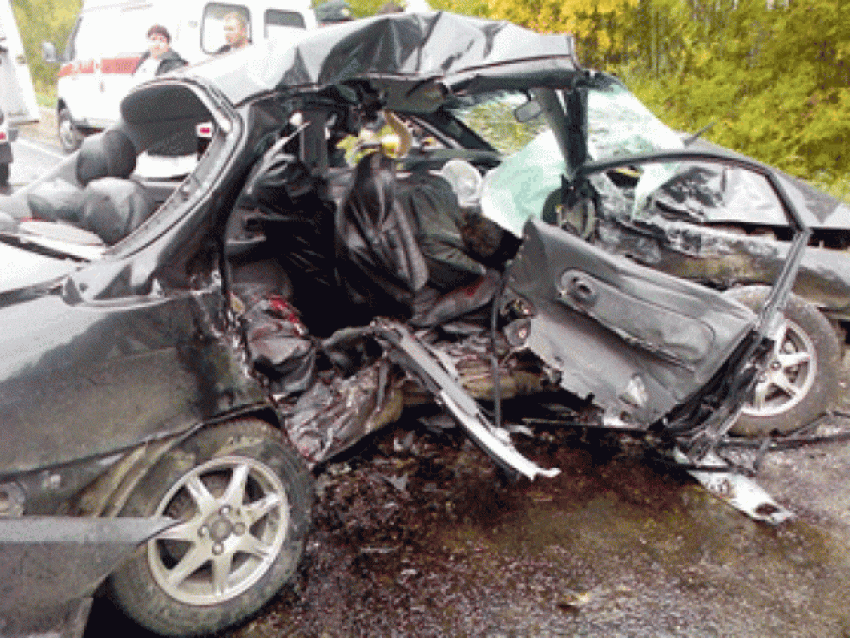 Под Волгоградом столкнулись Lada Priora и Mitsubishi: погиб мужчина 