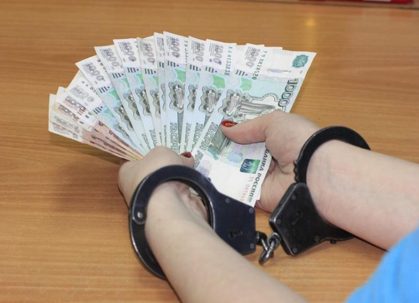 Сотрудника волгоградского вуза обвинили в хищении 1,5 млн рублей