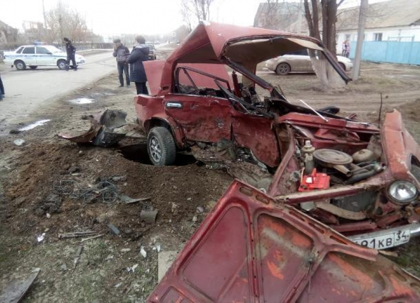 В Палласовке при ДТП «Копейку» смяло как консервную банку