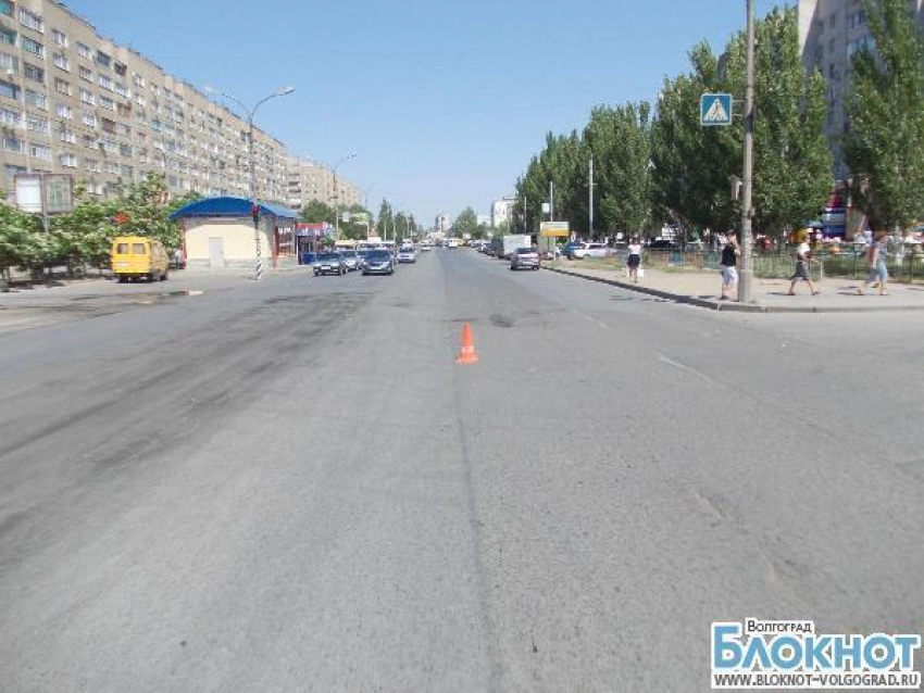 В Волжском произошло тройное ДТП с участием маршрутки: двое в больнице