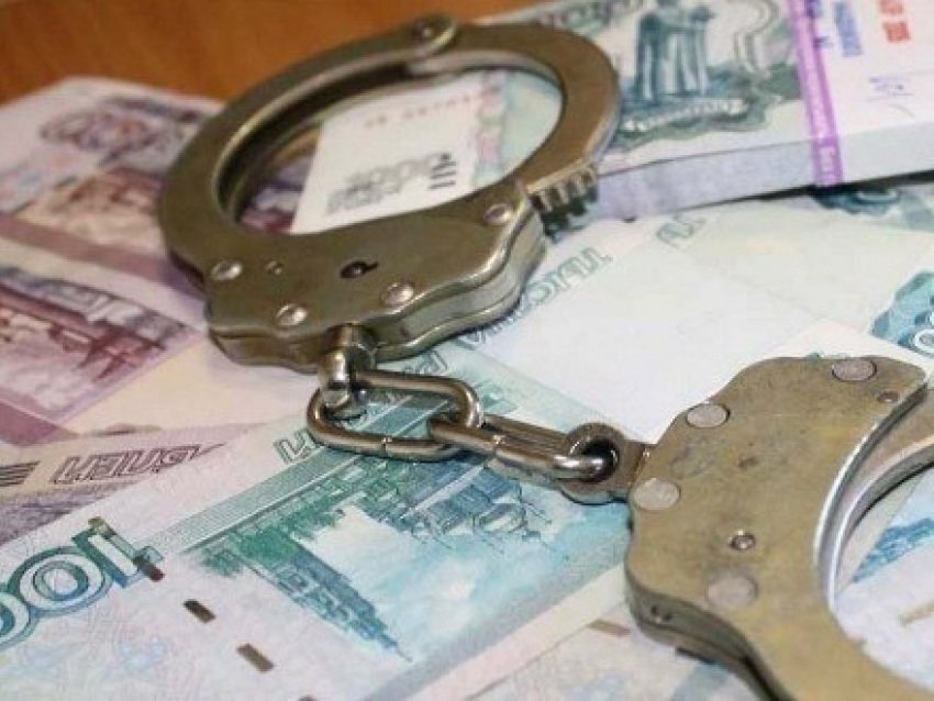 В Волгограде бывший участковый пойдет под суд за взятку в 100 тысяч