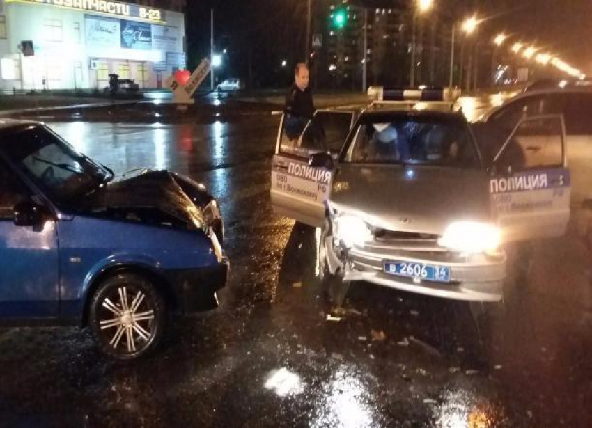Сотрудники вневедомственной охраны спровоцировали ДТП с Renault в Волжском, - очевидцы 