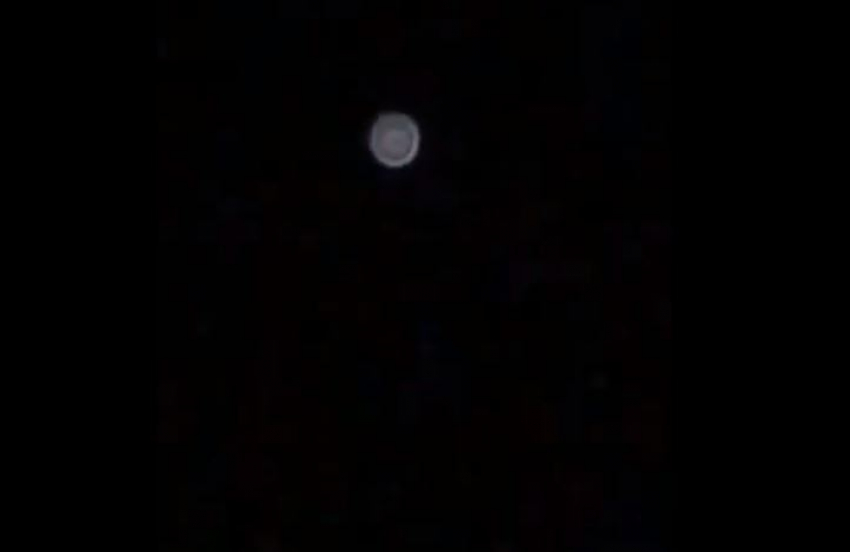 Странный светящийся шар в небе сняли на видео очевидцы в Камышине
