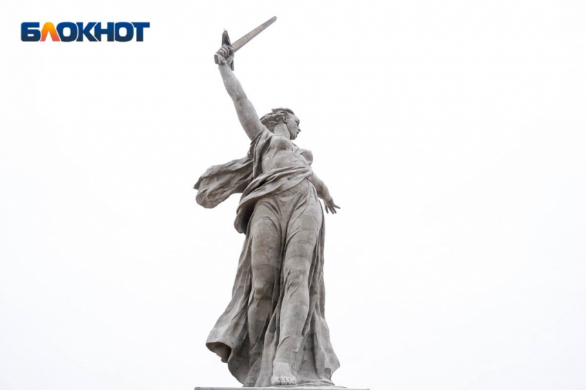Чиновники с благими намерениями сделали Волгоград серым и безрадостным до новогодних праздников