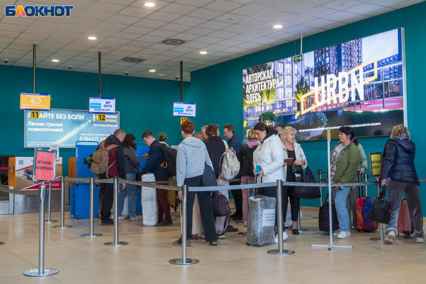 Летевший в Грозный самолет экстренно приземлился в Волгограде из-за инсульта у пассажира 