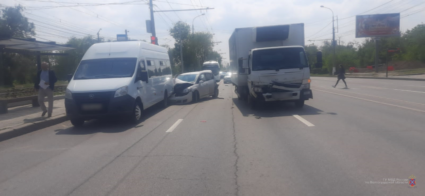 Тройное ДТП с маршруткой №260 попало на видео в Волгограде