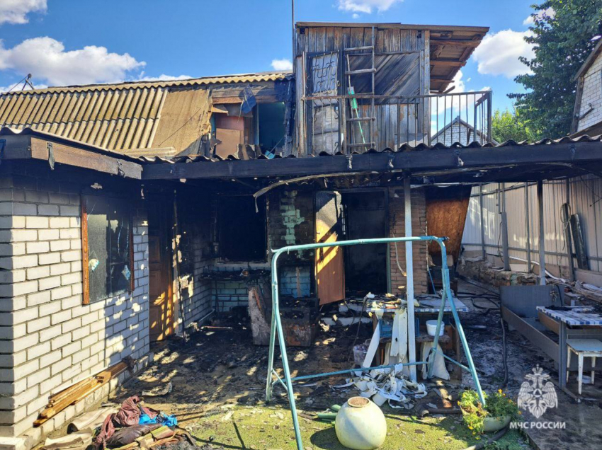 Погибшего мужчину нашли в доме со сгоревшей лестницей под Волгоградом 