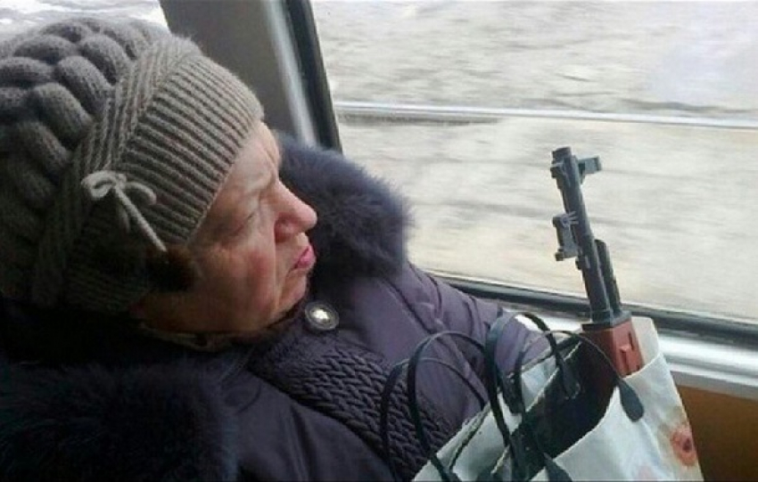 Сотрудники МФЦ лишили пенсионерку возможности передвигаться по Волгограду на троллейбусах