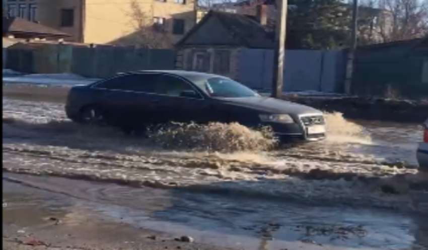 На улице Елецкой в Волгограде открыли «пляжный сезон»