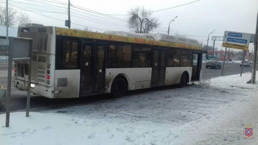 61-летняя кондуктор попала в больницу после поездки на автобусе «Питеравто» в Волгограде 