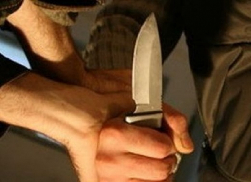Нож в спину получил житель Волгоградской области от своего приятеля 