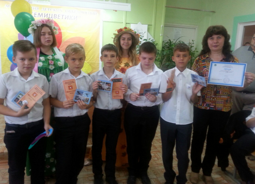 В Волжском дети собрали цветик-семицветик