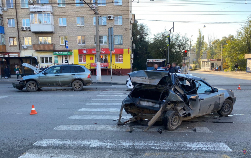 Школьница пострадала в ДТП на роковом перекрестке в Волгограде