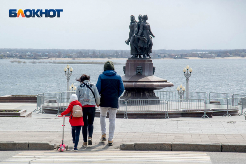 Все меньше волгоградских родителей способны организовать детям отдых на море